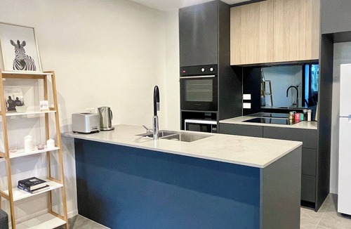 Lyneham Apartment | Brand New Stylish 1BR Apartment Free Parking