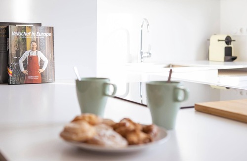 Eixample Apartment | Bravissimo Riu Onyar, modern 3-bedroom apartment with views of the Onyar River