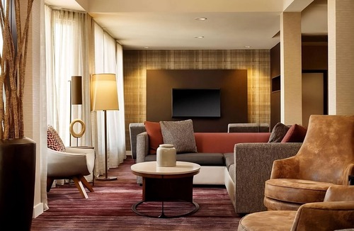 Laguna Hills Hotel | Breath of Fresh Air! Pet-Friendly w/Pool Near Big Air Trampoline Park