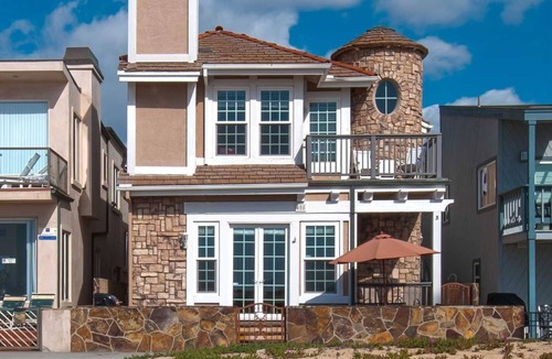Newport Beach Condo | Breathtaking, unique & highly upgraded lower unit right on the Balboa Boardwalk!