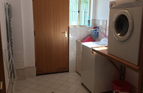 Hayborough House | Breezes@Hayborough - Coastal Beach house & pet-friendly!