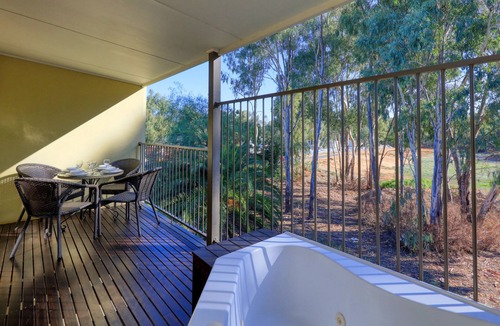Moama Hotel | Bridges on Meninya Motel & Apartments