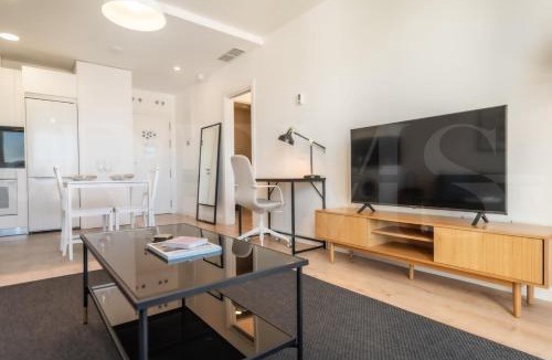Palma-Palmilla Apartment | Bright 24th Floor Apartment, Pool & Gym REMS