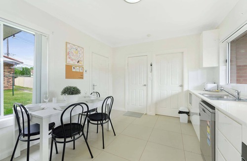 North Ryde House | Bright 2BR North Ryde Near Metro & Macquarie