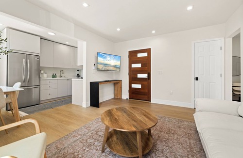 Westwood Apartment | Bright & Modern 1BR/1BA in the heart of Westwood Area