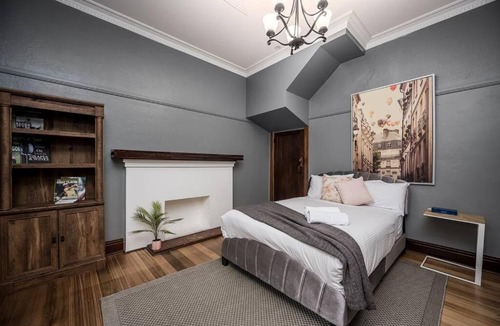 Oakleigh House | Brilliant Bungalow Home at Oakleigh and Chadstone