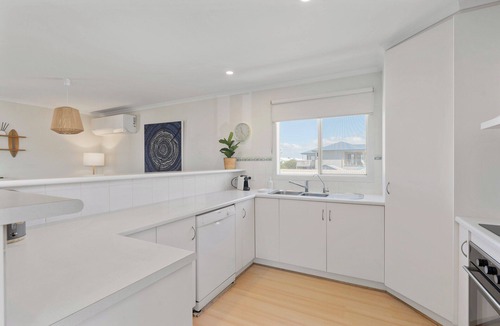 Middleton House | Bring Your Family Bring Your Friends. 300m walk to popular Beach