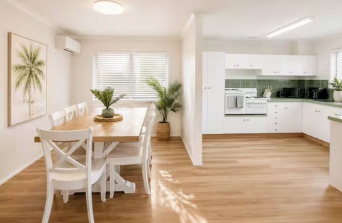 Runaway Bay House | Broadwater Paradise – Canal Views & Beaches