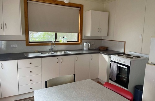 Anglesea House | Budget Accomodation