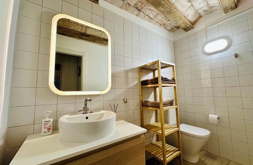 El Raval Apartment | Budget & cozy 2 bedroom apartment next to Mecat Sant Antoni