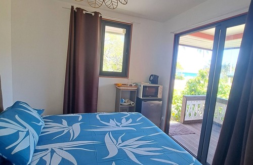 Temae House | Bungalow Alizé on stilts overlooking the lagoon and ocean