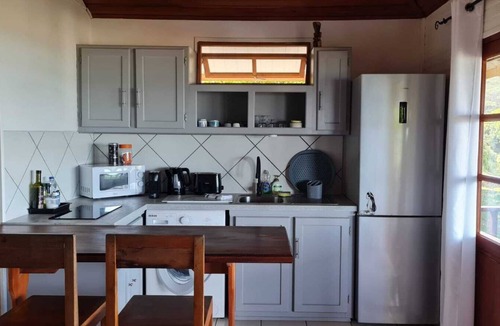 Teahupoo House | Bungalow, pool, sunset, view of the lagoon and Bora Bora PK 8,9. Tenape.