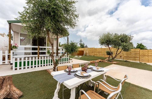Pinos de Alhaurin House | Bungalow 'Villa Aleo Solo Familias' with Mountain View, Wi-Fi and Air Conditioning
