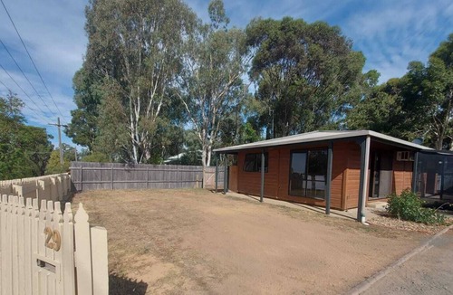 Echuca Cabin | Bushland Cabin Near Boat Ramp and Town