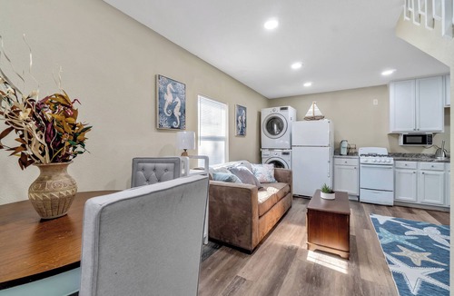 East Pensacola Heights Apartment | By the Bayou, New ADU iwith pool!