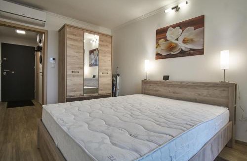 Siofok Apartment | Cadet Apartments - hostAID