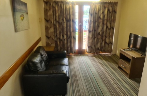 Cairns North Apartment | Cairns holiday unit apartment kitchen aircon wifi near esplanade and hospital