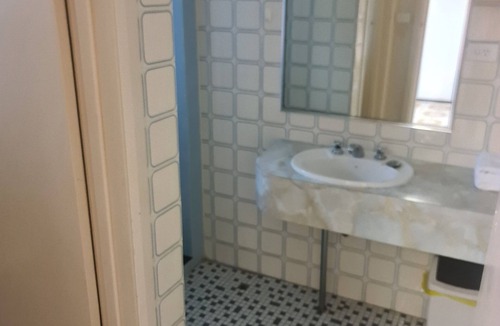 Cairns North Apartment | Cairns holiday unit apartment kitchen aircon wifi near esplanade and hospital