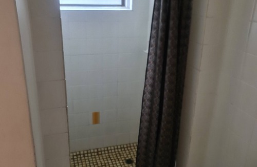 Cairns North Apartment | Cairns holiday unit apartment kitchen aircon wifi near esplanade and hospital