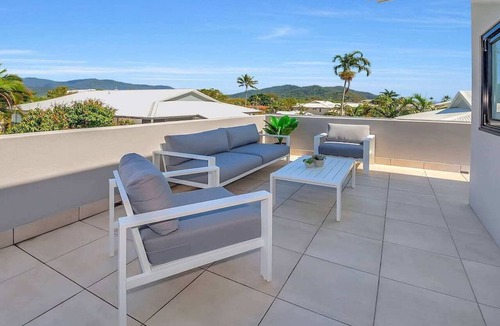 Cairns North Apartment | Cairns North 4-Bed with Outdoor Dining & Pool