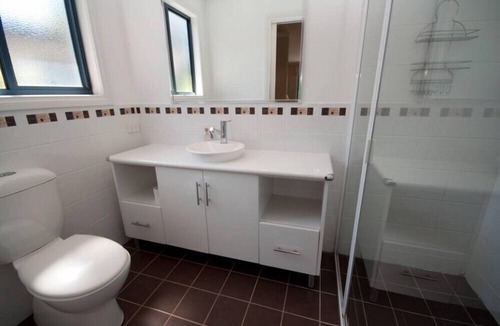 Lakes Entrance House | Cambroe | Spacious Family Retreat