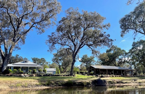 Diamondvale Cottage | Camelia Cottage Diamondvale Estate Stanthorpe, cosy cottage with fireplace.