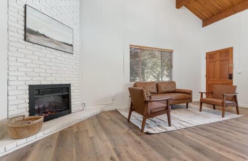 Springville House | Camp Nelson Lodge Room 10