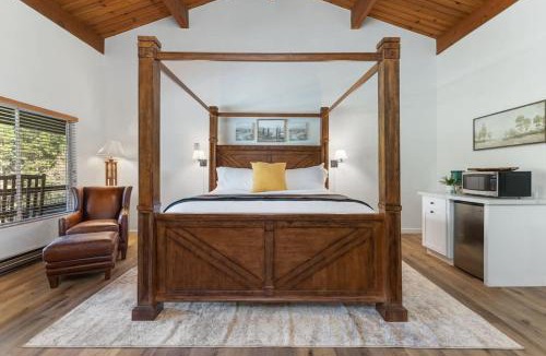 Springville House | Camp Nelson Lodge Room 10