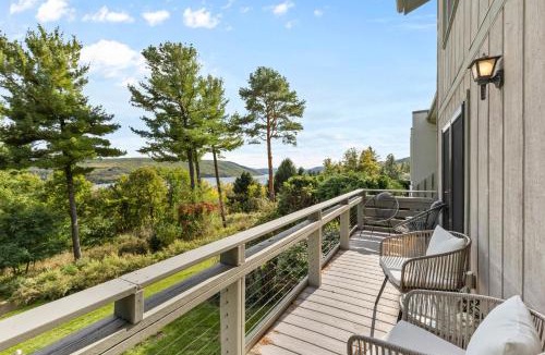 Canandaigua Resort | Canandaigua Lake Retreat with view and private beach access, foliage, hike, and Ski