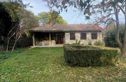 Reid Cottage | Canberra cottage, across from the War Memorial, walk to the CBD