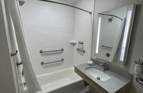 Skyland Park Hotel | Candlewood Suites Tuscaloosa by IHG
