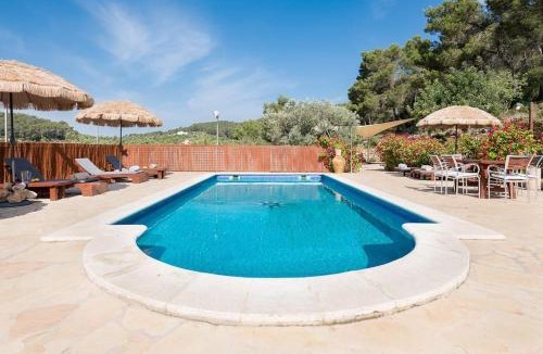 Sant Joan de Labritja House | Casa Can Lluc con piscina, jardín y vista al campo
