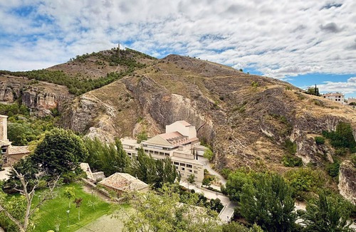 Old Town Apartment | Casa Colgada “Mirador de Leonor II” by Gloove
