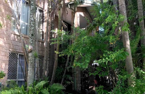 Carindale House | Casa Encarnita Papillon Guest House