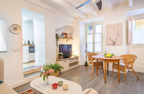 Soller House | Casa La Bonita: Charming Townhouse with Mountain Views in Sóller