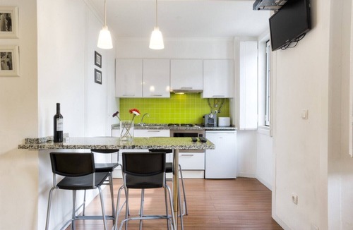 Santa Maria Maior Apartment | Castelo Stylish Flat (C24)