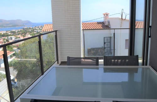 Llanca Apartment | CAU DE LLOP 1 Fantastic apartment with spectacular sea views