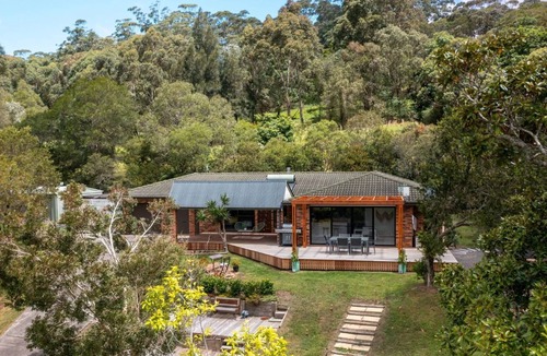 Broughton Village House | Cedar Corner – serene rural retreat