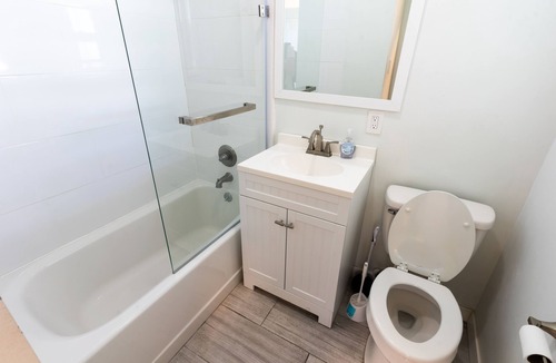 Melrose Condo | Cedar-Sinai Condo Perfect for Travelling Nurse or Professional