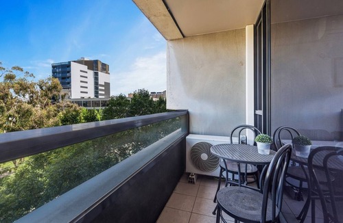 Carlton South Apartment | Central 1-Bed Apartment with Secure Parking