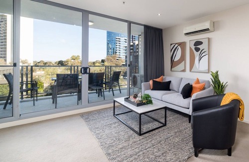 City West Apartment | Central 1-Bed with Parking, BBQ