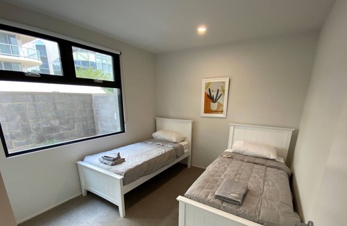 Turner Apartment | Central 3 BDR Garden Apartment