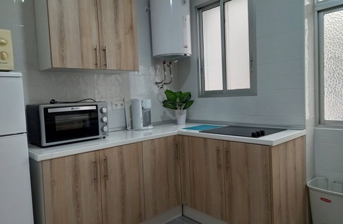 Los Tilos Apartment | Central Apartment in Malaga with Balcony & Wi-Fi