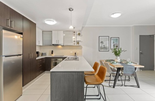 Kelvin Grove Apartment | Central Cosy 2-Bed with Pool and near QUT & CBD