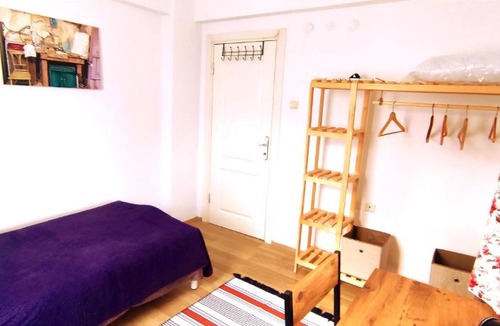 Bodrum City Center Apartment | Central, Cozy, Spacy, Wide Terrace, Garden, 2BR, Free Parking, Fast Wi-Fi, 4ppl