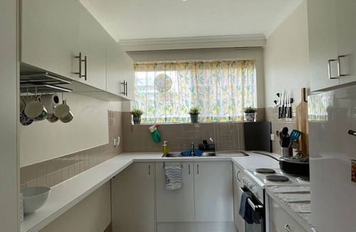 Frankston Apartment | Central Location to beach & shops, quiet, balcony & bar & bar stools. Tree view.