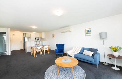 Griffith Apartment | Century 44