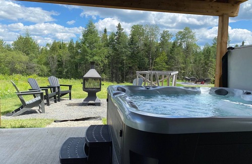 Lac-Etchemin Ski Chalet | Chalet du Bonheur - Double Bed Room
