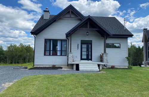 Lac-Etchemin Ski Chalet | Chalet du Bonheur - Double Bed Room