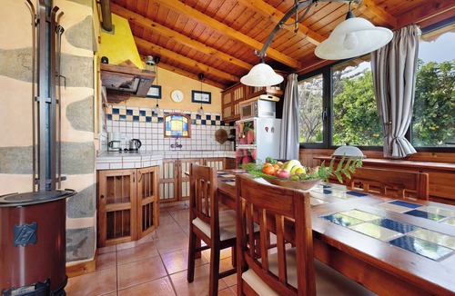 Montijos Ski Chalet | Chalet 'Eco Con Vistas Al Teide' with Sea View, Wi-Fi and Air Conditioning